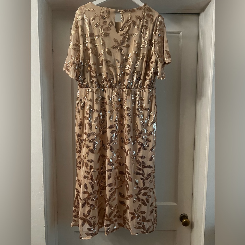 Deanna Sequin Midi Dress - Picture 6 of 7
